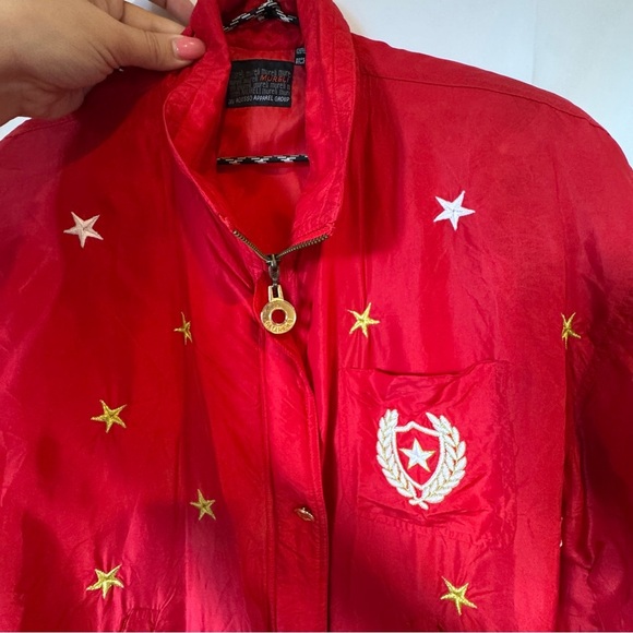 Vintage Mureli Red Silk Ladies Windbreaker w/Stars - Ladies Small but Fits Med - Picture 4 of 8